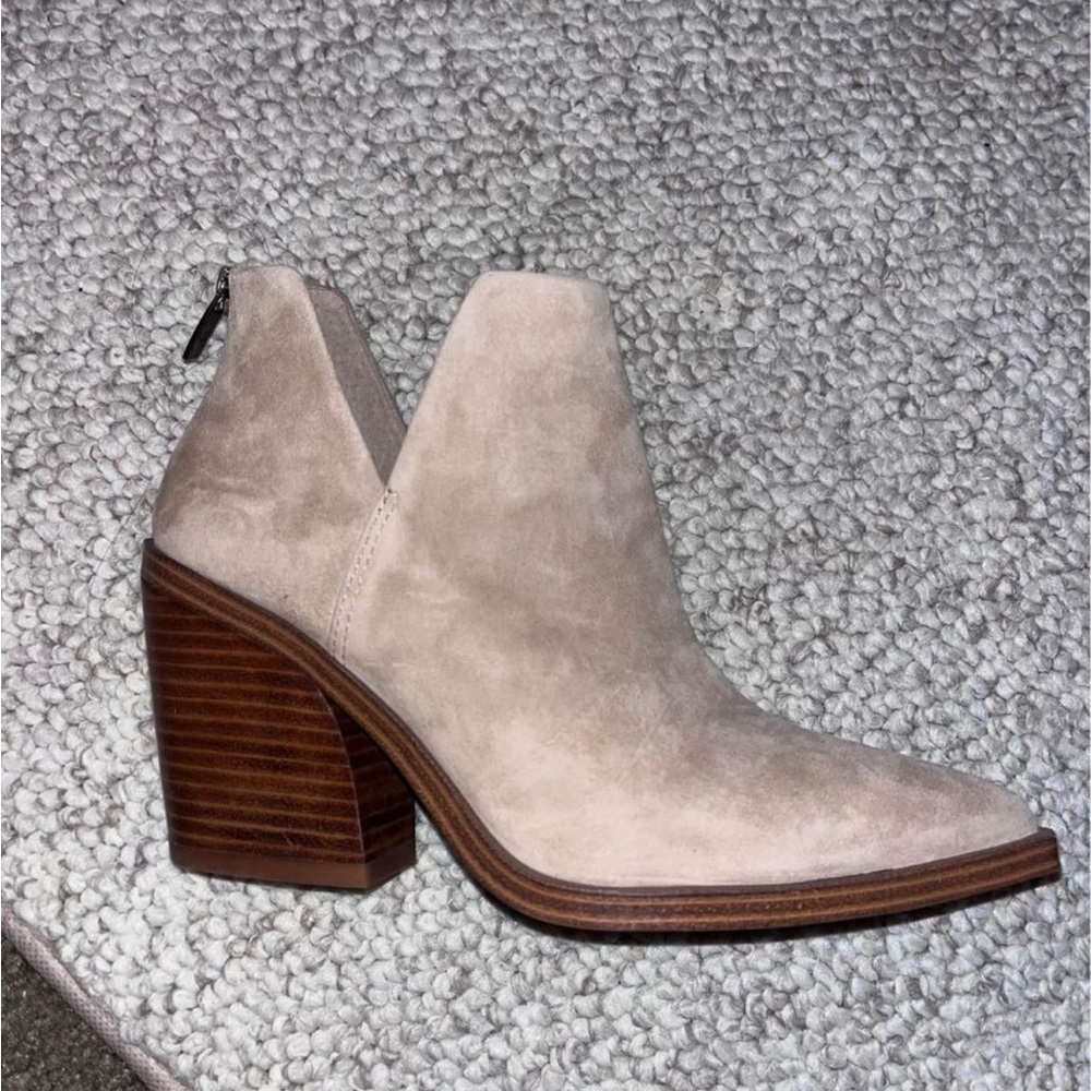 Vince Camuto booties with zipper on back